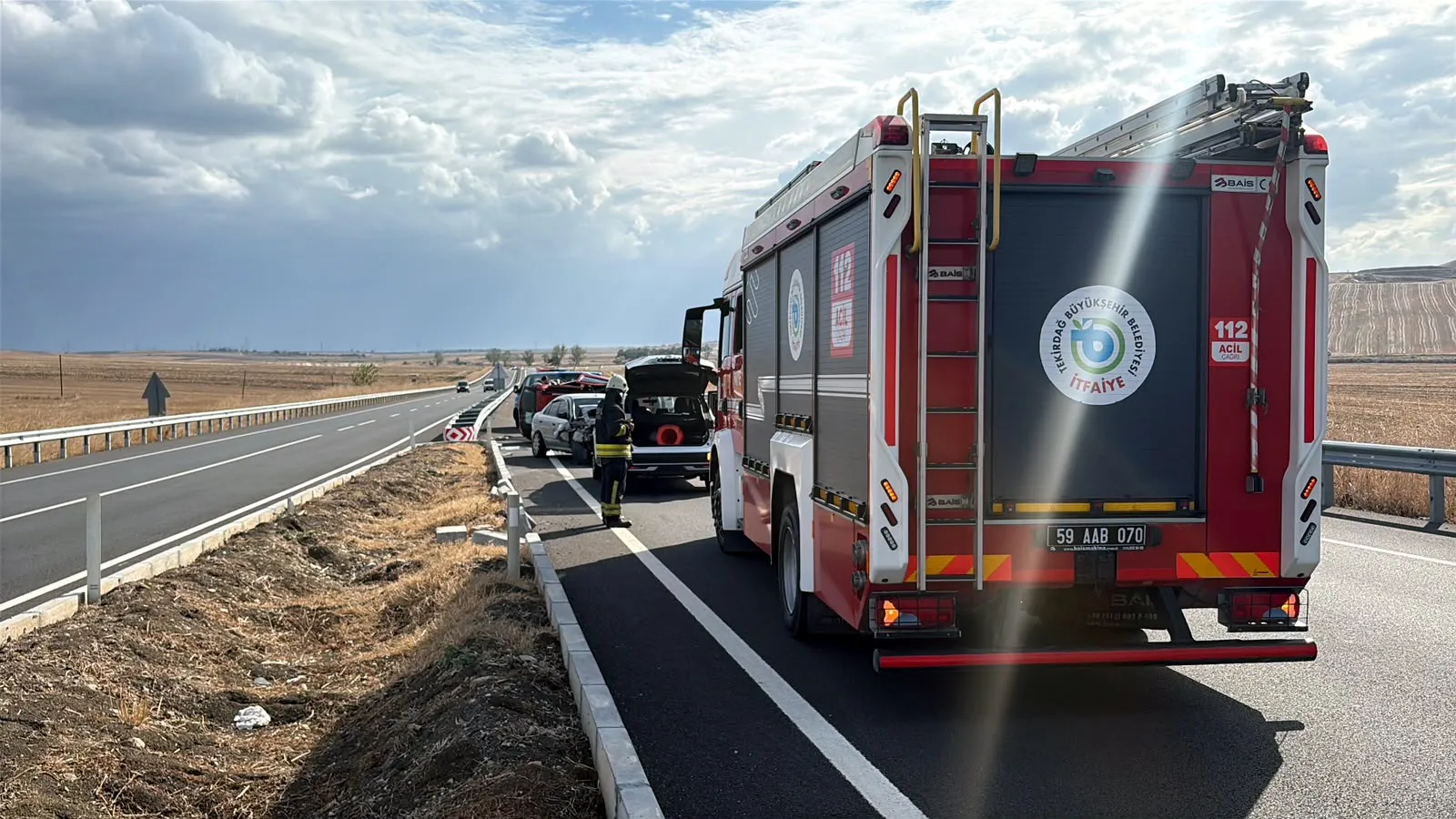 Çorlu çevre yolunda zincirleme kaza: Takla atan araçtan dört kişi yaralı çıktı