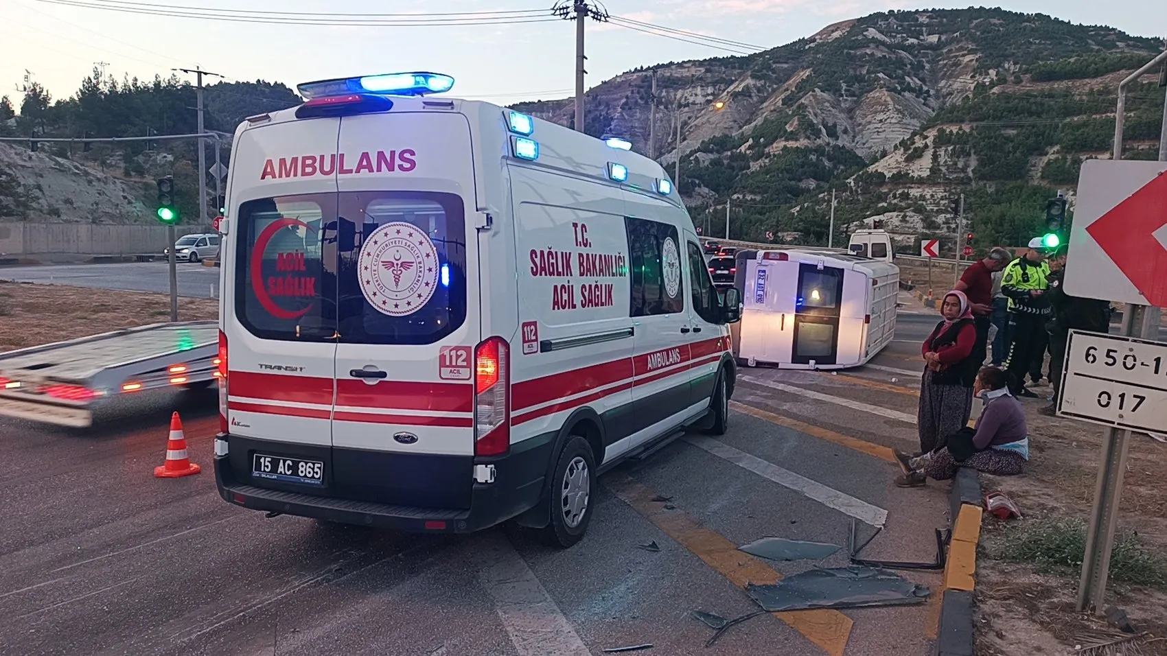 Burdur'da sabahın ilk ışıklarında korkunç kaza: Tarım işçilerini taşıyan araçlar çarpıştı