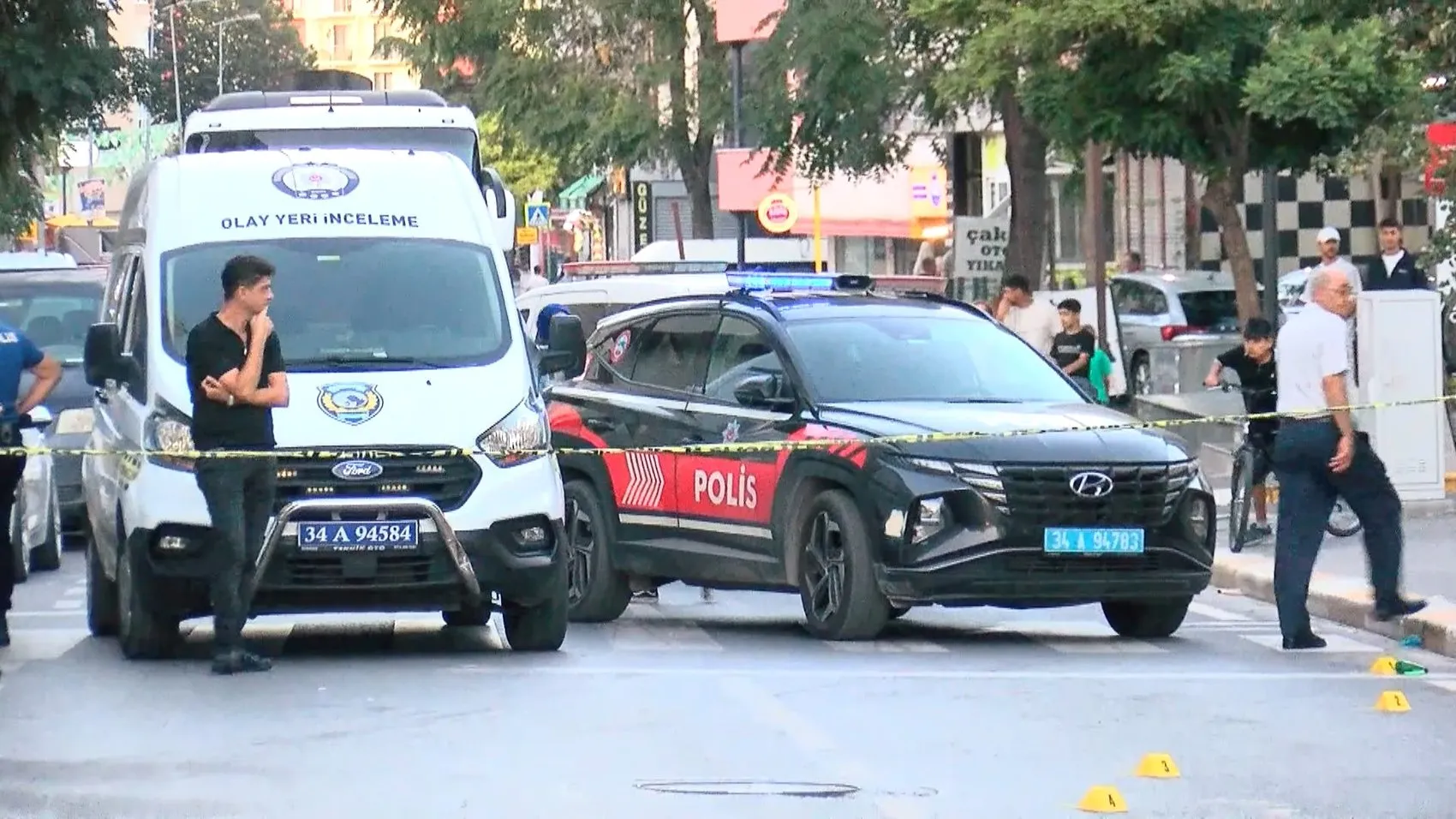 Sancaktepe'de akşam trafiğinde dehşet anları: Motosikletli saldırganlar kurşun yağdırdı