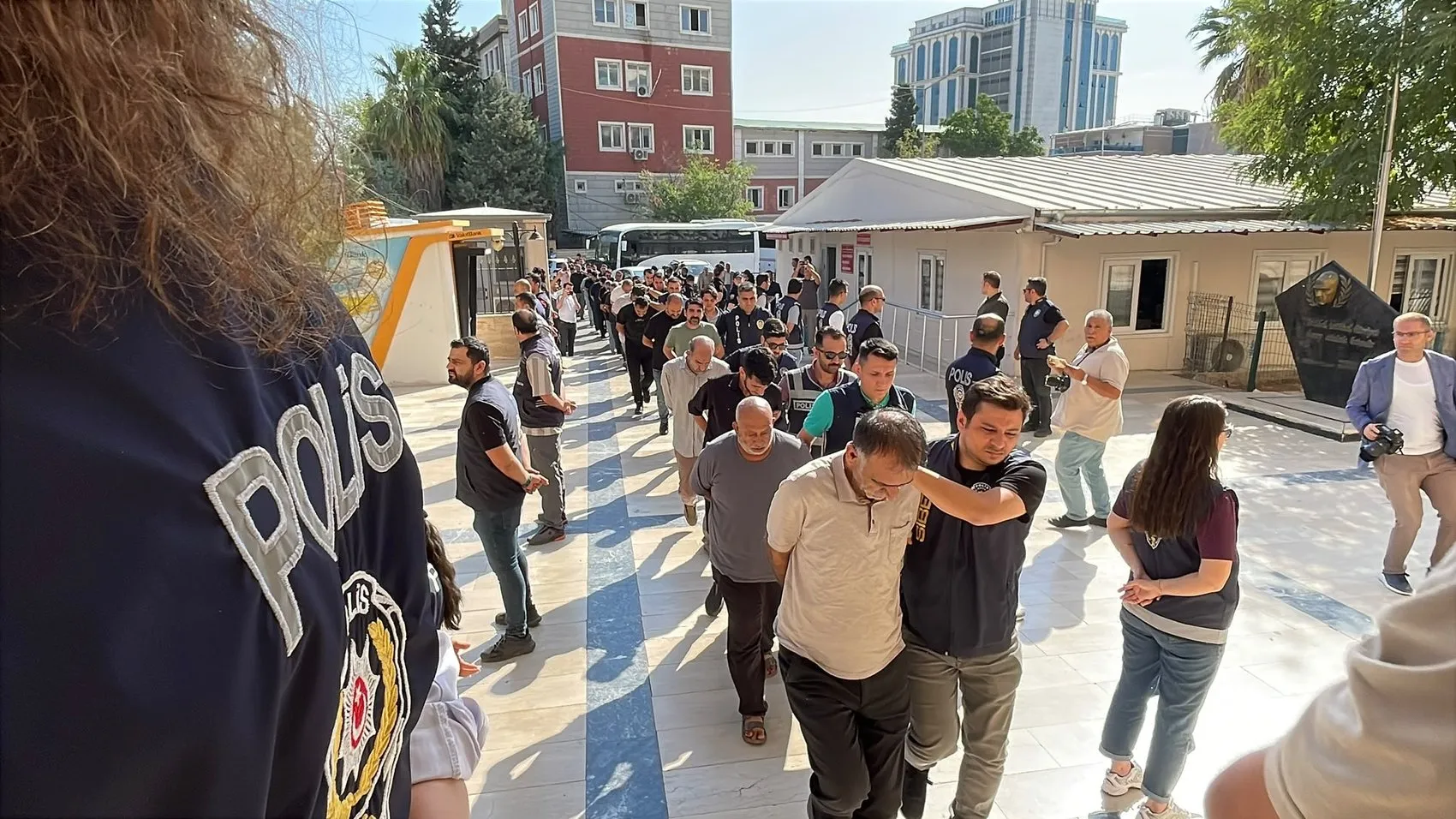 Milyarlarca liralık bahis vurgunu: 5 ilde eş zamanlı operasyonla çökertildi
