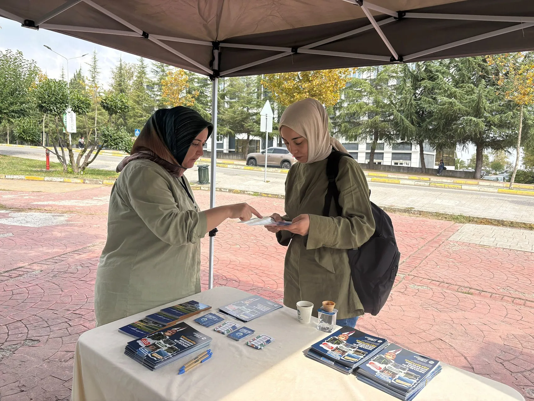 Sakarya'da üniversitelilere sıcak karşılama: Kampüsün ilk gününde belediye desteği