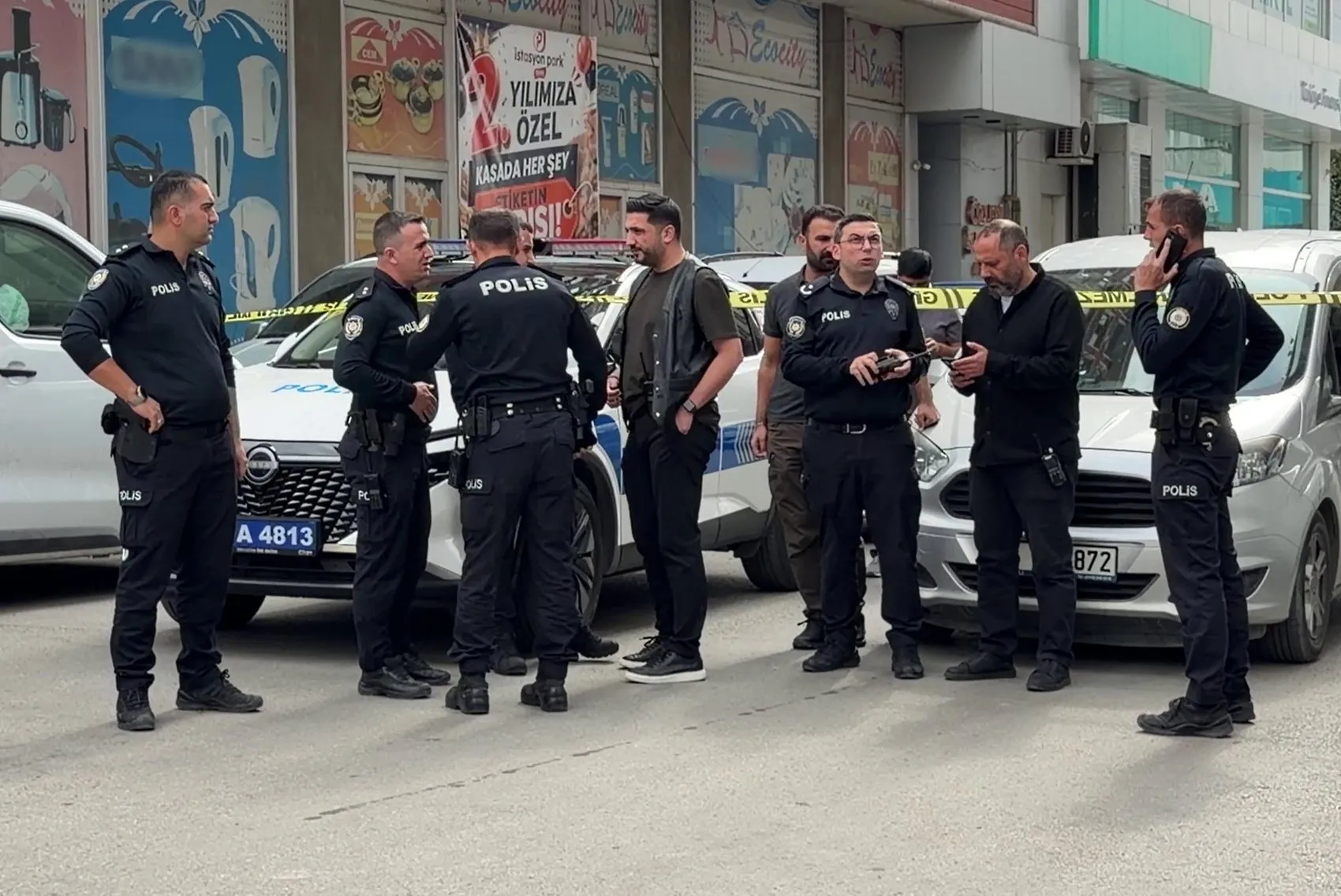 Erzurum'da dehşet anları: Bıçaklı saldırgana kurşun yağdırdı