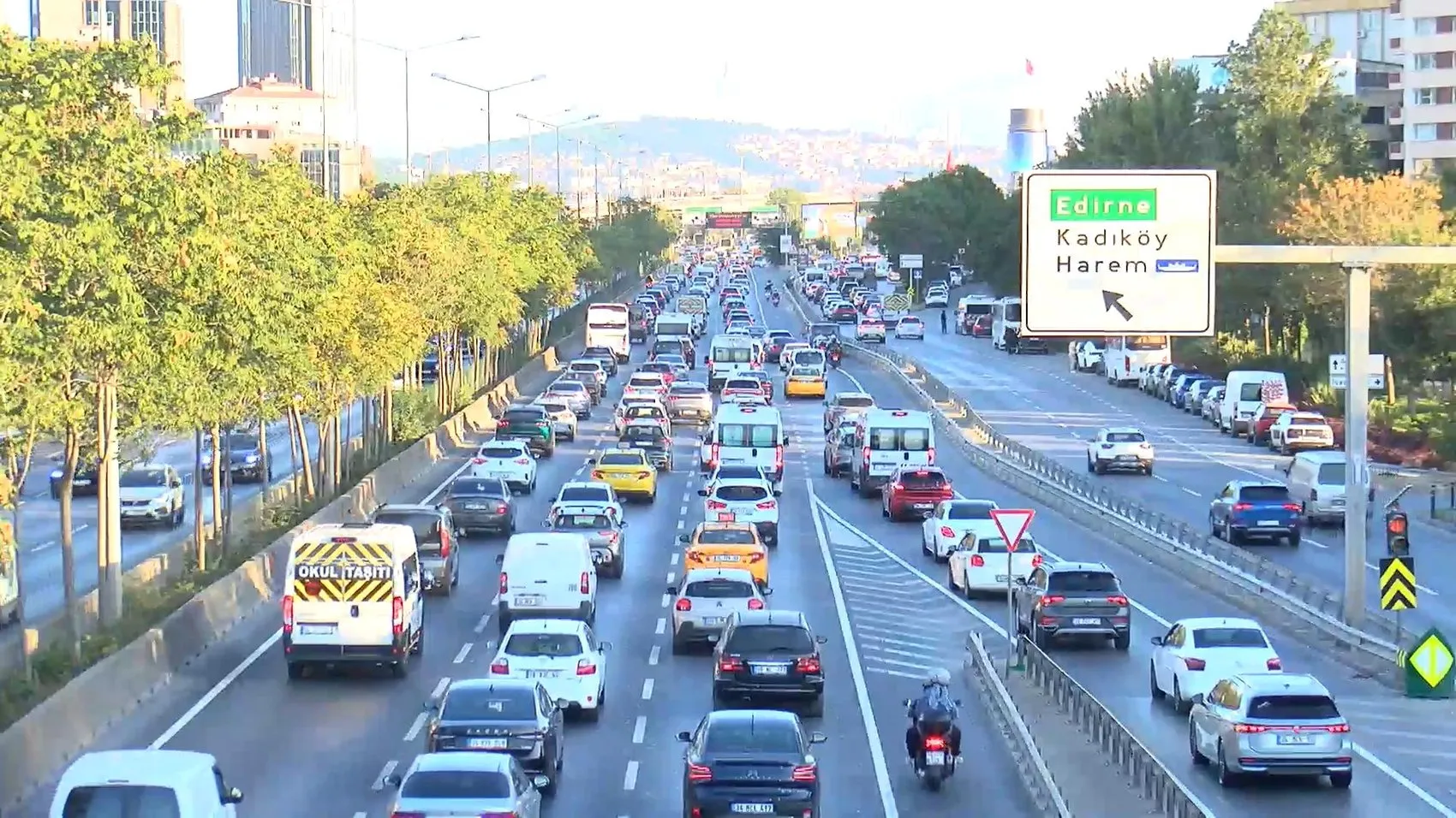 Okul zili çaldı, İstanbul trafiği kilitlendi: Sabah saatlerinde yoğunluk yüzde 53'ü buldu