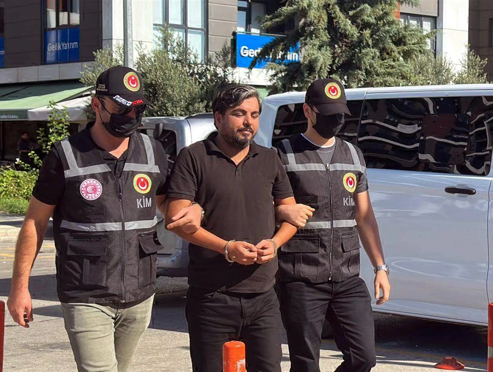 Sınırda şaşırtan yakalama: TIR dorsesinde gizlenen sosyal medya fenomeni adliyede