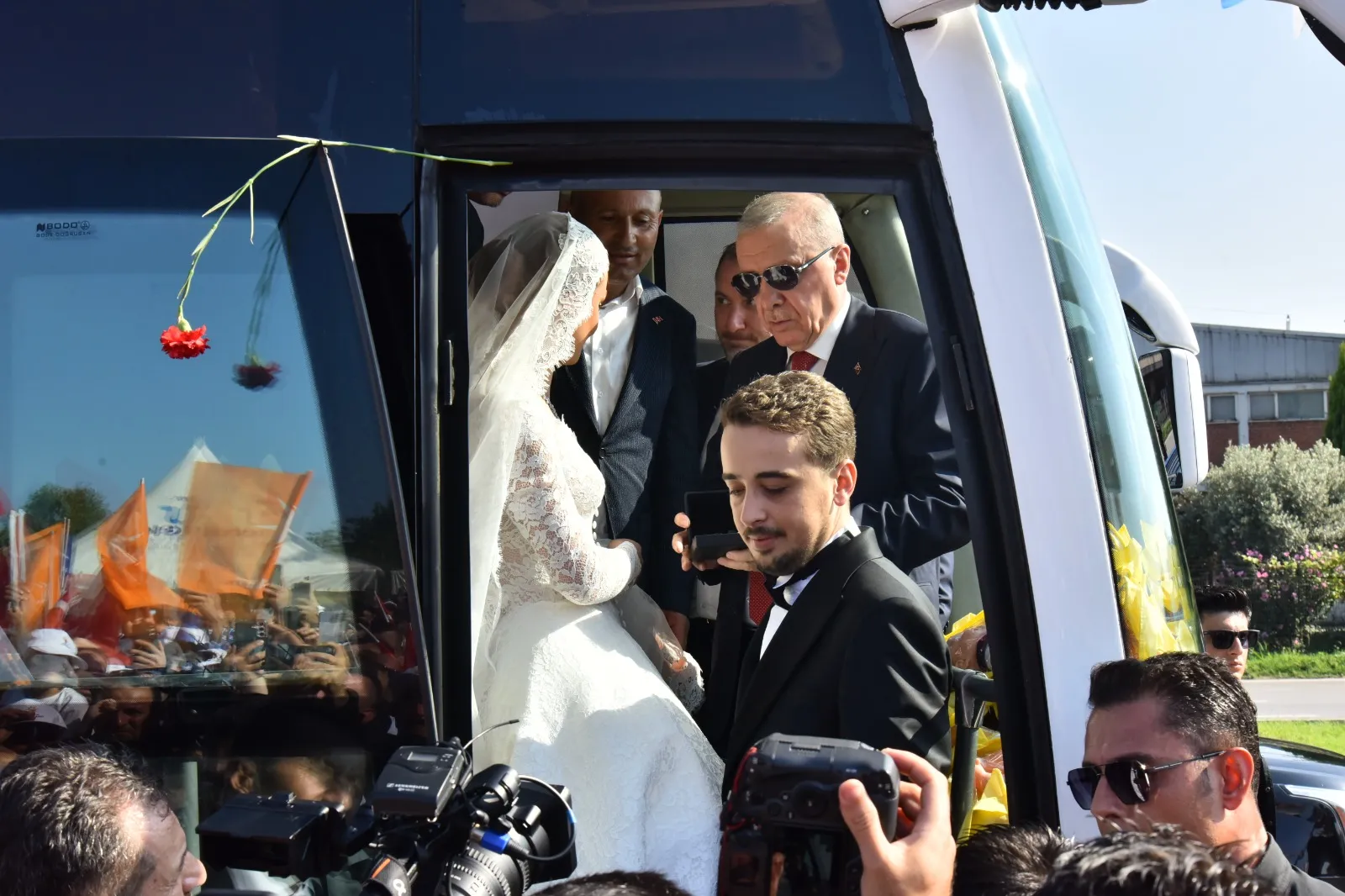 Düğün günlerinde beklenmedik sürpriz: Gelin ve damat rotayı değiştirdi
