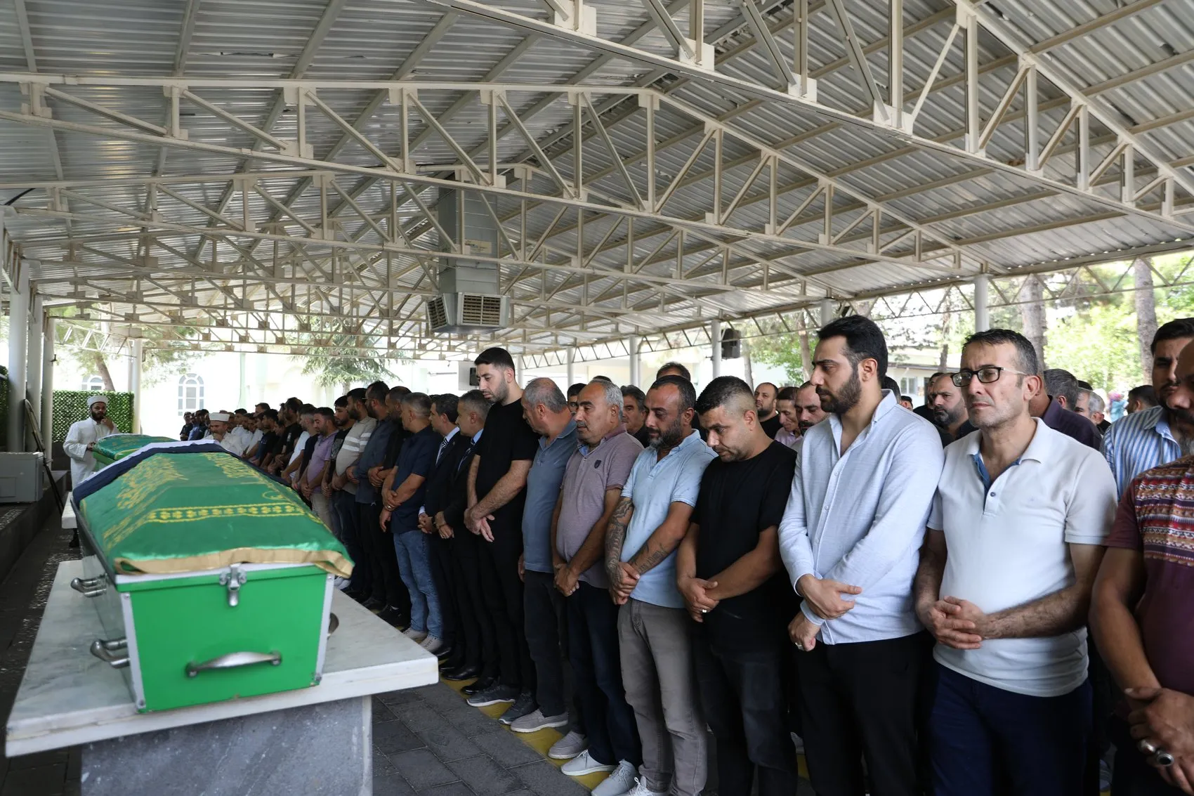 Gaziantep'te hüzünlü veda: Deniz faciasında hayatını kaybeden 14 yaşındaki Nisa son yolculuğuna uğurlandı