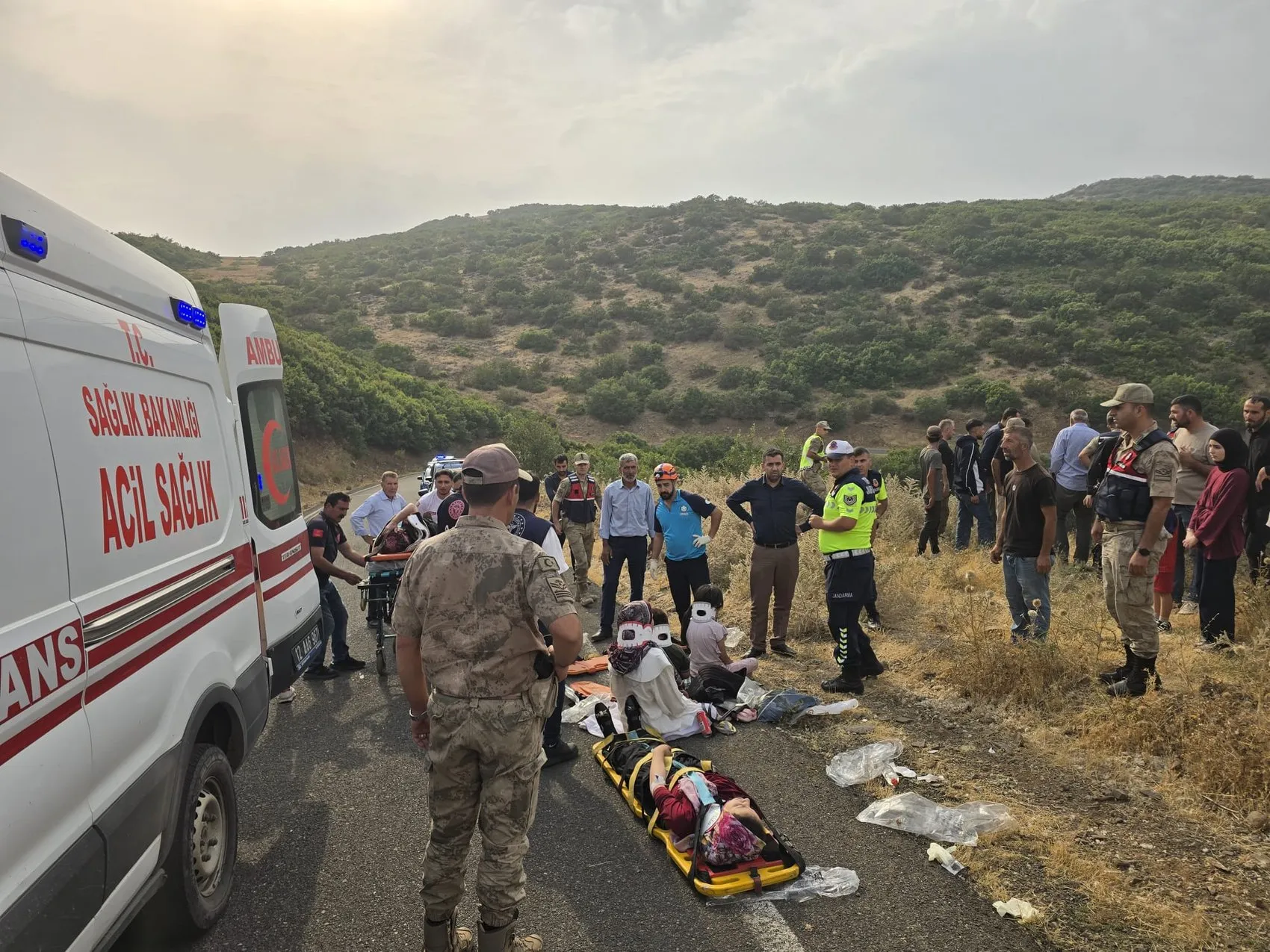 Adaklı yolunda korku dolu anlar: Minibüs kazasında 10 kişi yaralandı
