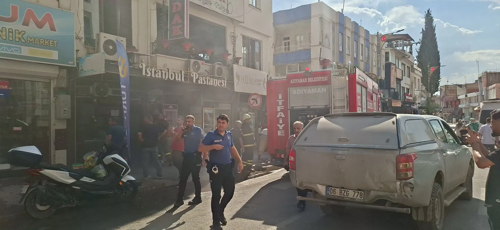 Adıyaman'da öğle saatlerinde korkutan alevler: Pastane küle döndü