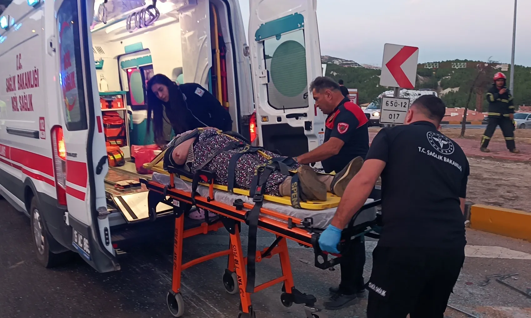 Burdur'da sabahın ilk ışıklarında korkunç kaza: Tarım işçilerini taşıyan araçlar çarpıştı