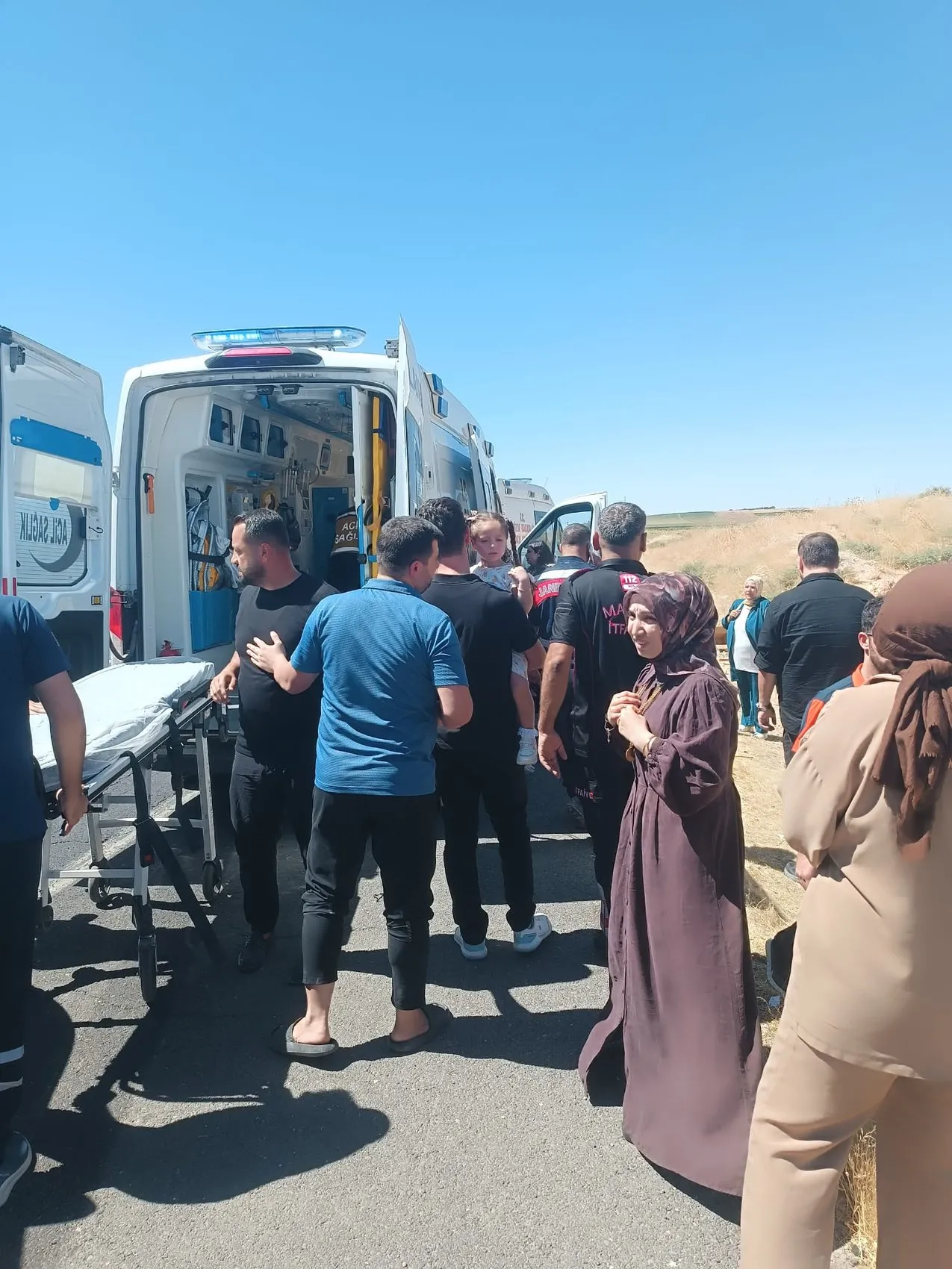 Mardin'de basketbolcu gençleri taşıyan minibüs yoldan çıktı: 13 yaralı