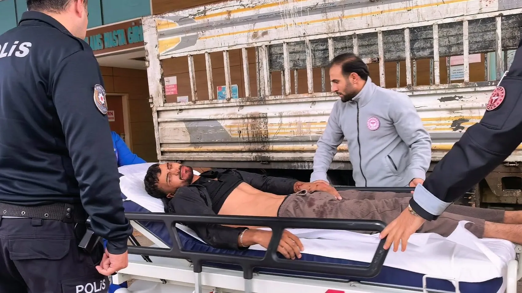 İnegöl'de iş kazası: Geri dönüşüm yüklerken metrelerce yüksekten beton zemine çakıldı