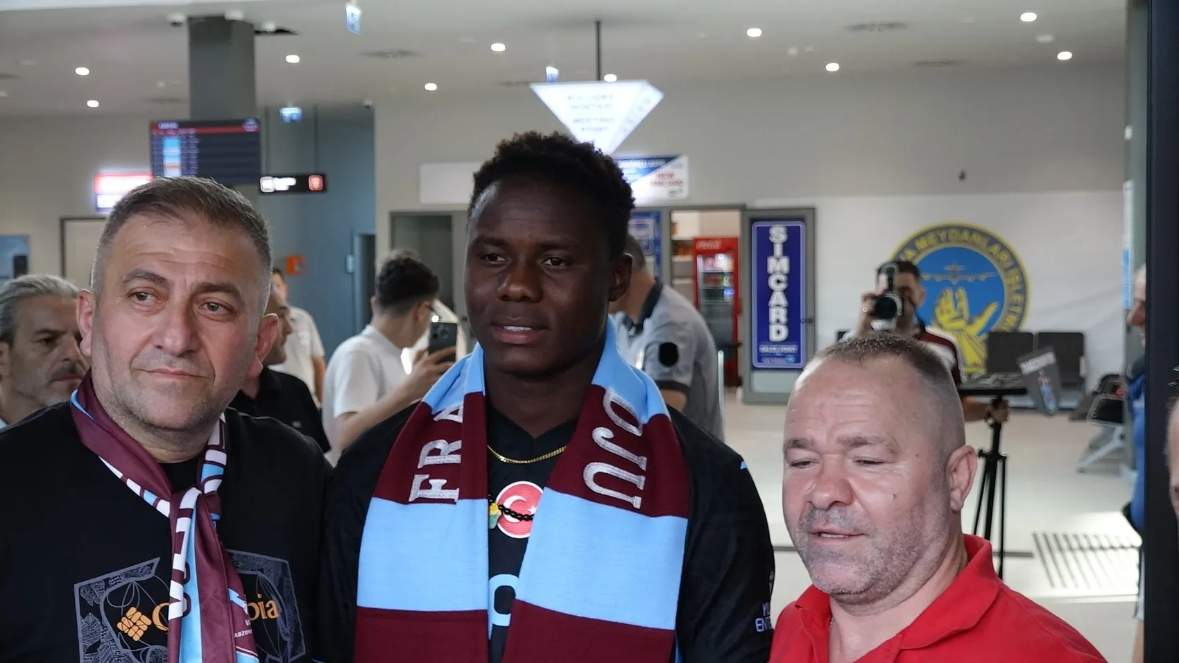 Bordo-Mavili Taraftarların Yeni Gözdesi Trabzon'a İndi: Franculino Dju'dan İlk Mesaj