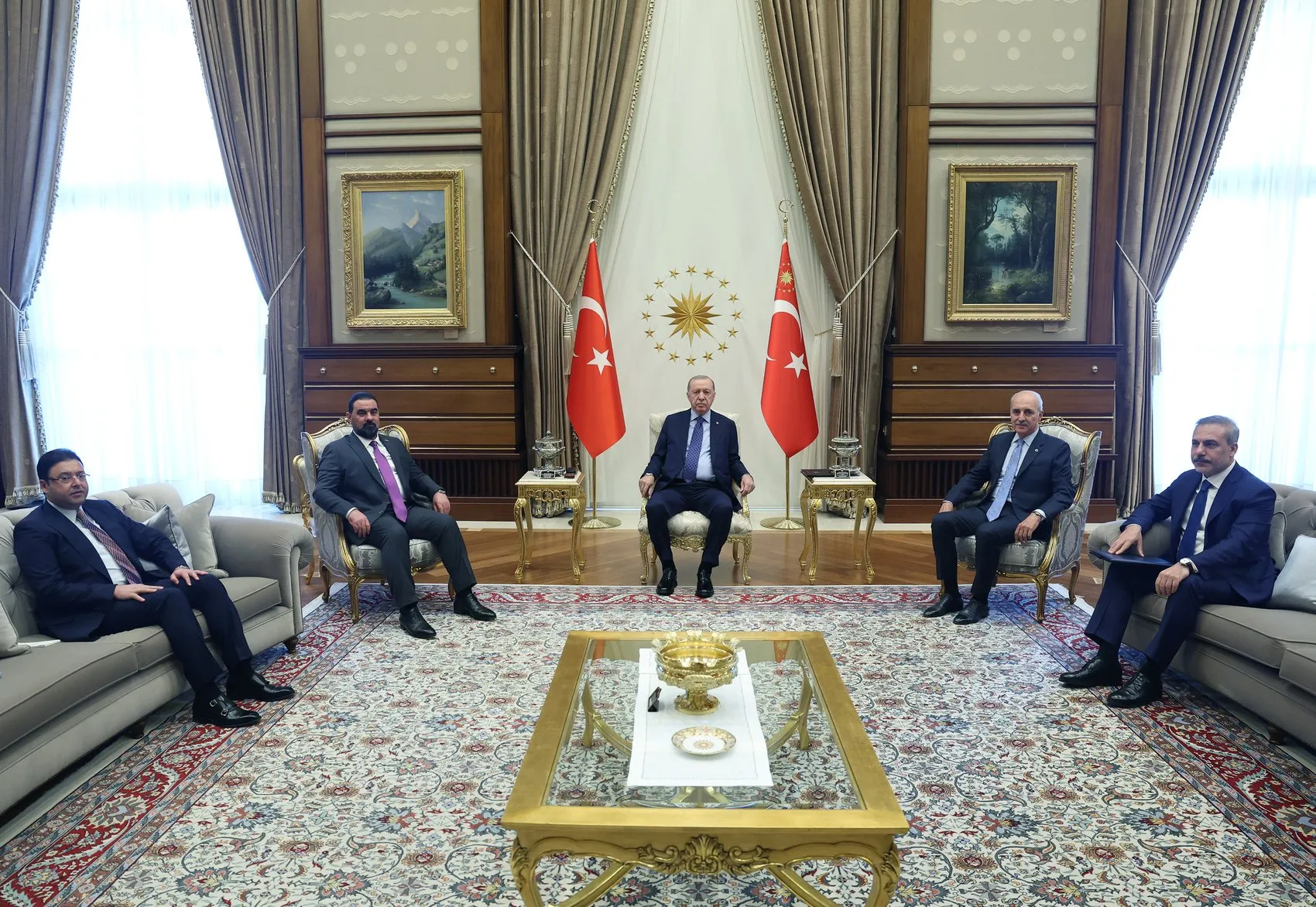 Külliye'de kritik diplomasi trafiği: Erdoğan'ın konuğu Halbusi oldu