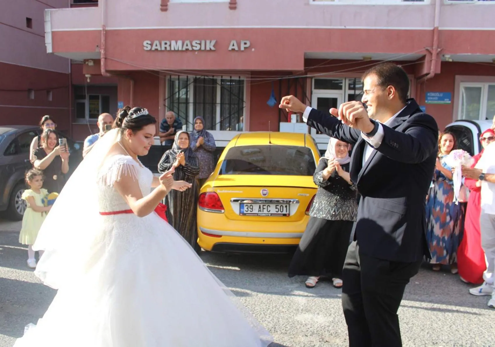 Kapaklı'da unutulmaz gün: Esmanur'un gelinlik hayali gerçek oldu