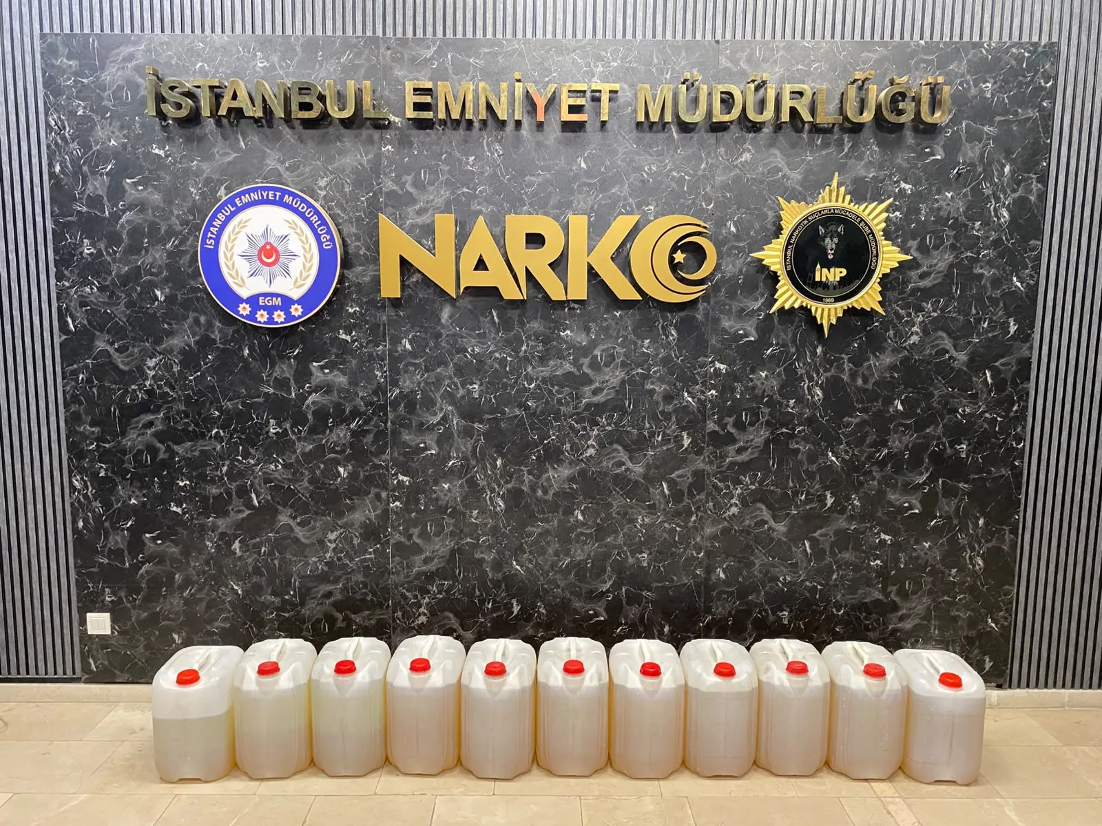 Kuzey Marmara Otoyolu'nda zehir tacirlerine büyük darbe: Yakıt tankından metamfetamin çıktı