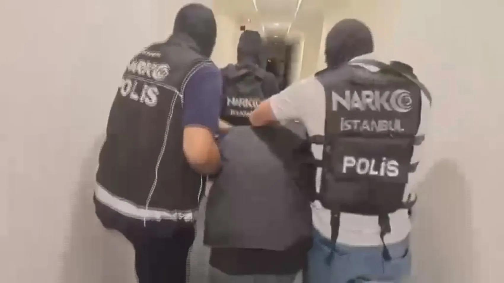 İki tonluk uyuşturucu trafiğinin kilit ismi Sarıyer'deki gizli adreste yakayı ele verdi
