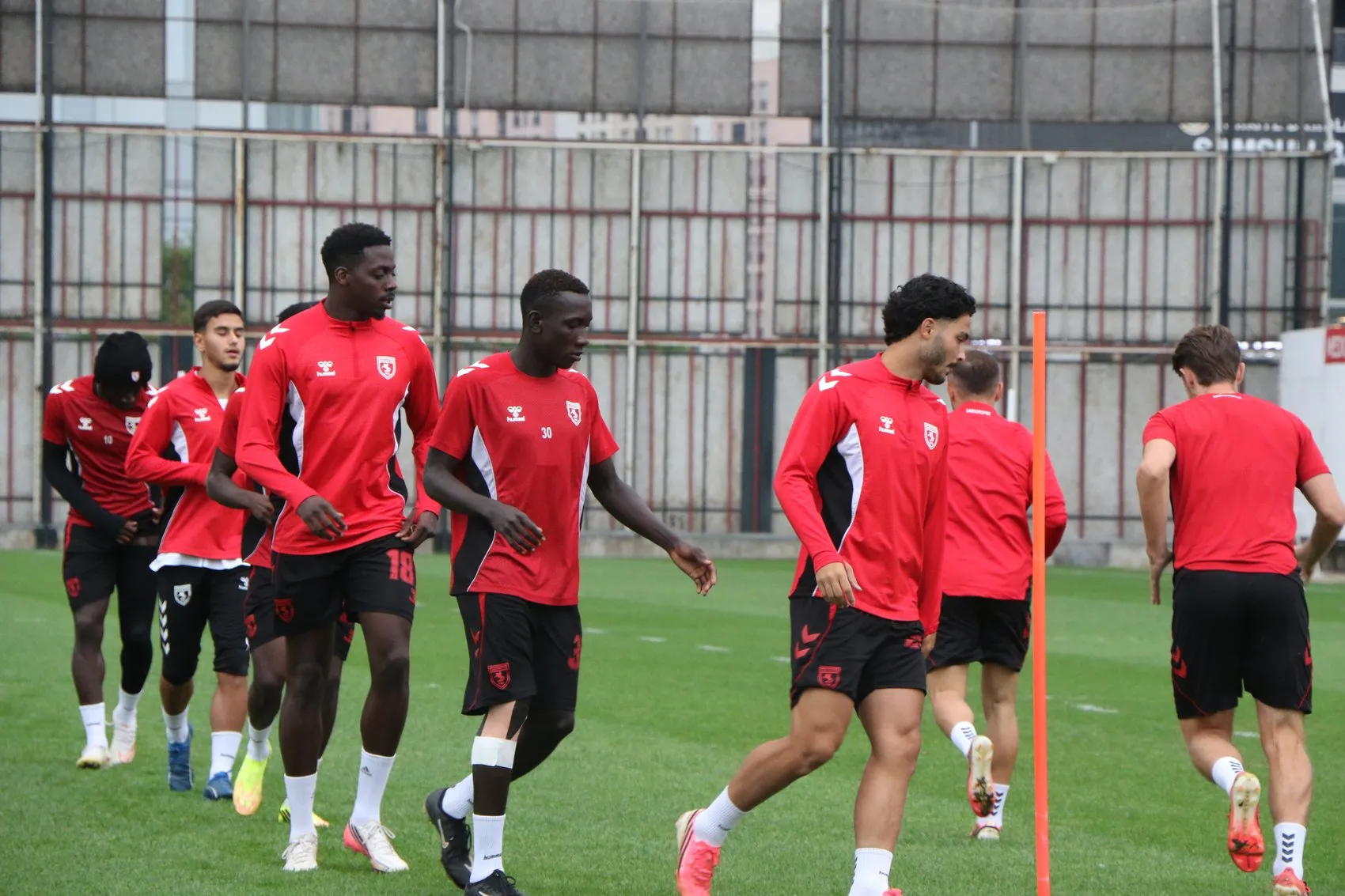 Samsunsporlu Elliot Watt'ın Samsun'da yeni hayatı: Türkçe öğreniyor, ailesiyle kök salıyor
