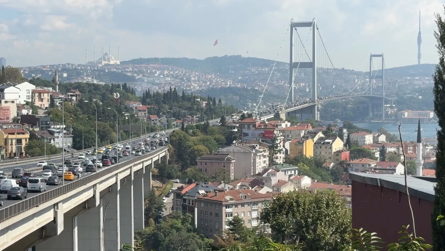 15 Temmuz Şehitler Köprüsü'nde korkutan kaza: Metrobüs ile motosiklet çarpıştı
