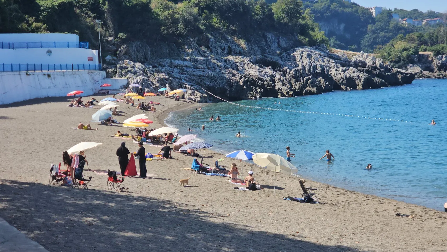 Zonguldak'ta Kapuz Plajı sürprizi: Sezon bitti denilmişti ama kapılar yeniden açıldı