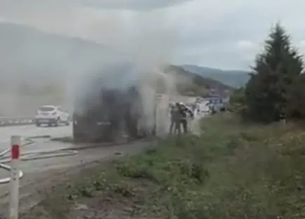 Şanlıurfa-Samsun yolunda korku dolu anlar: Otobüs alevlere teslim oldu