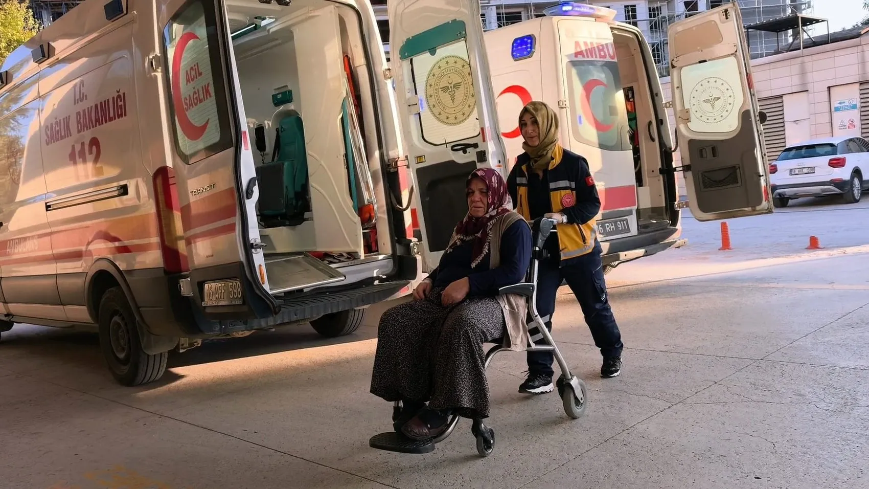Cenaze dönüşü acı kaza: Dere yatağına uçan araçta can pazarı yaşandı