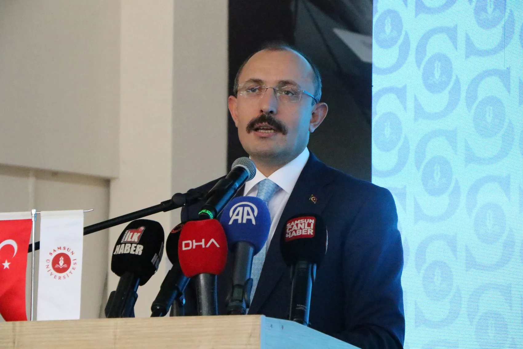 Samsun'da kürsüye çıkan Mehmet Muş'tan çarpıcı tespit: Dünya devasa bir borç sarmalının içinde