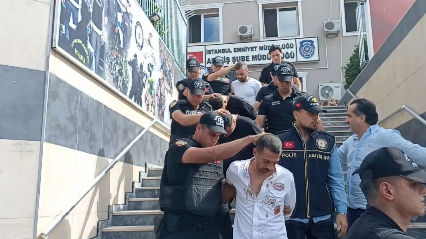 Fatih'teki kanlı döviz bürosu baskınında şok detay: Milyonlarca dolarlık sahte para ve denizden çıkan silah