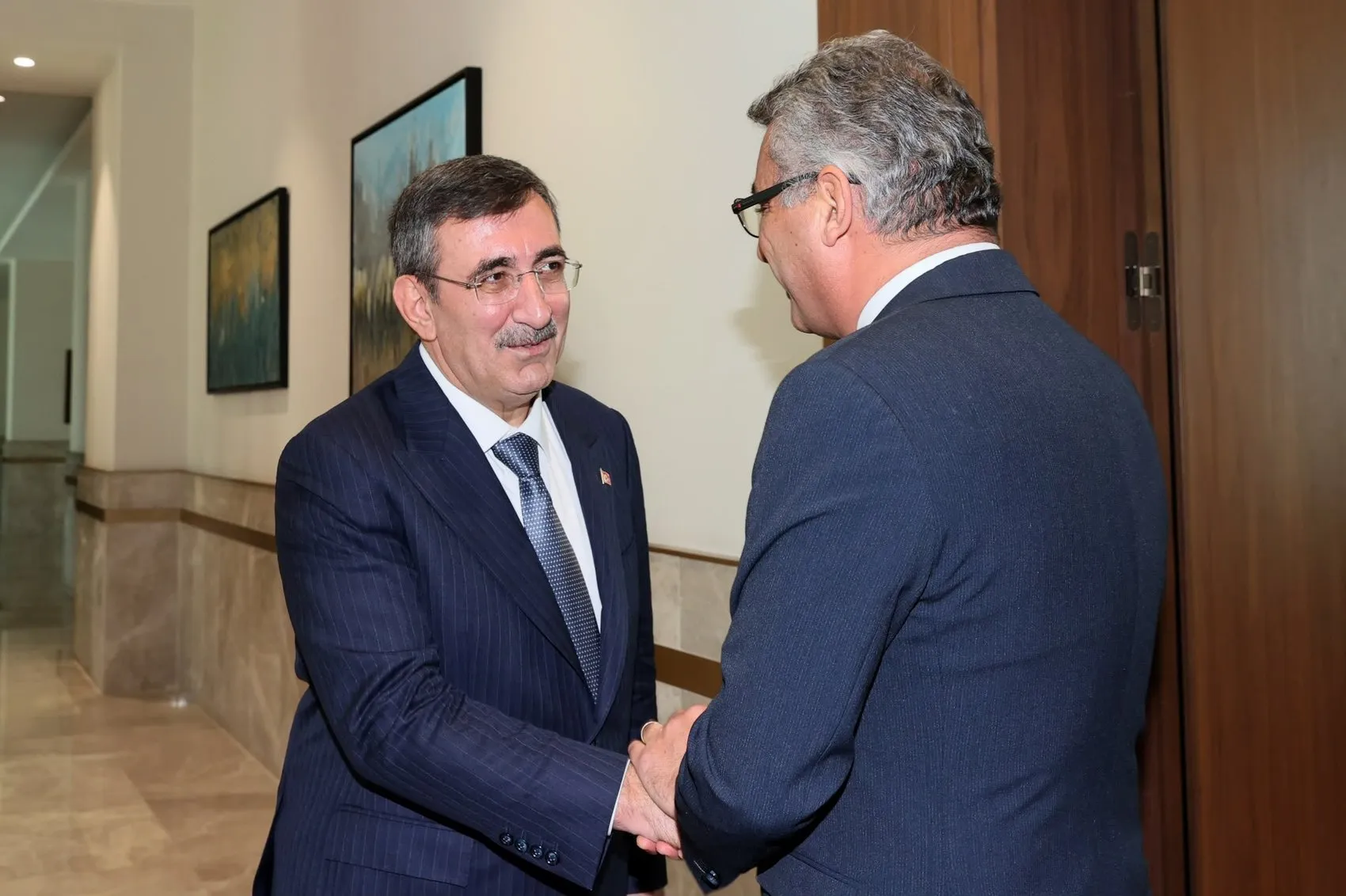 Kıbrıs'ta kritik diplomasi trafiği: Yılmaz ve Erhürman bir araya geldi