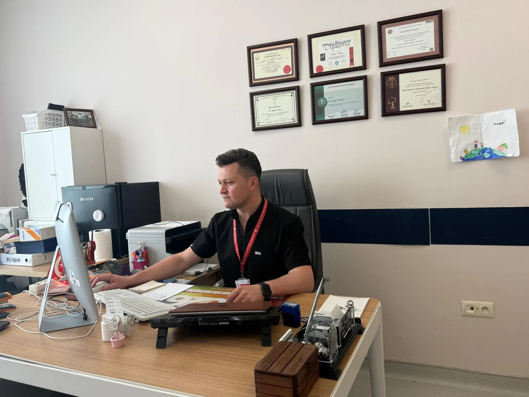 Çocuğunuzun sırtındaki yük geleceğini karartmasın: Okul çantası seçiminde hayati uyarılar