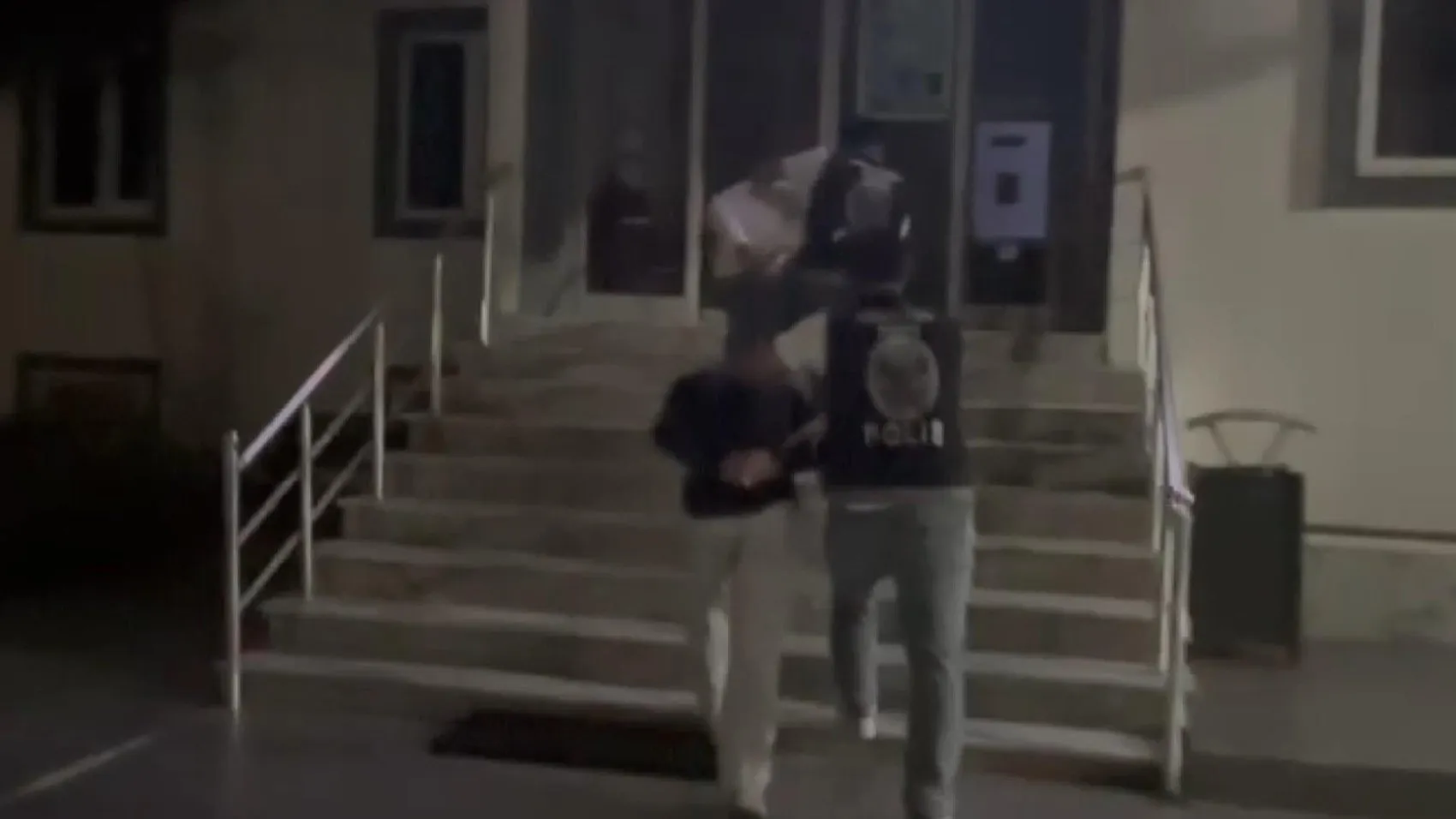 Arnavutköy'de korku dolu anlar: Haraç vermeyince aracı ateşe verdiler