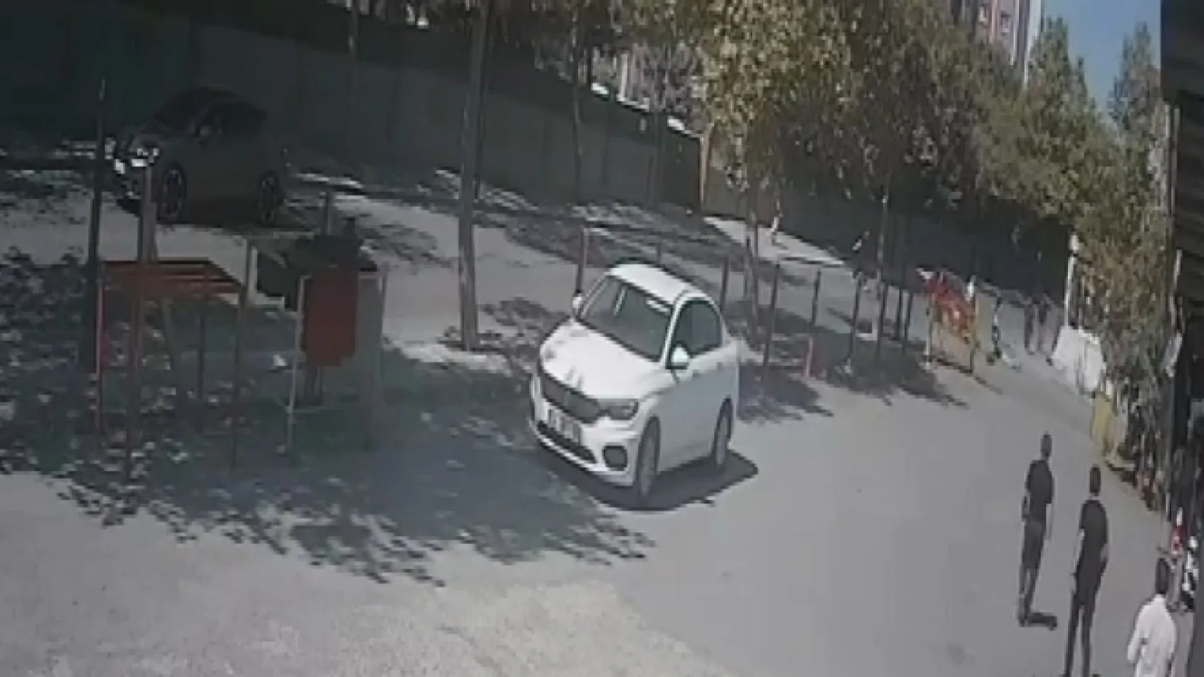 Silivri'de korkutan kaza: Güvenlik kamerası o anları saniye saniye kaydetti