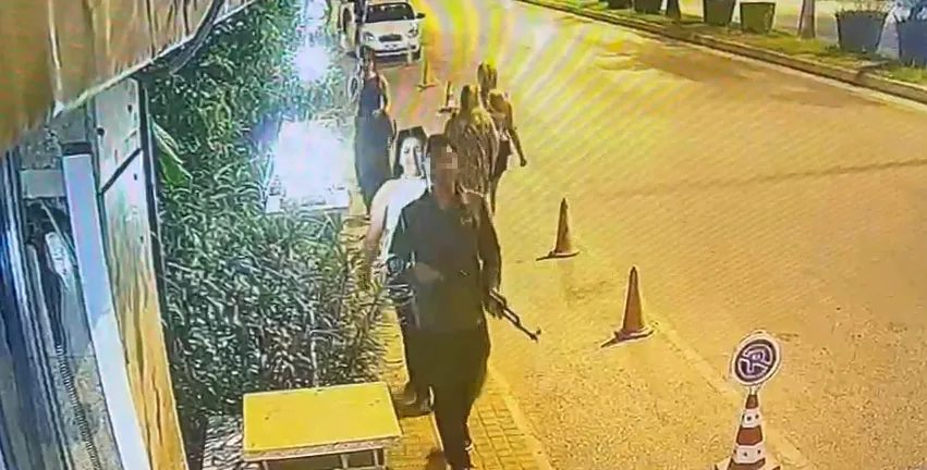 Turizm merkezinde Kalaşnikof paniği: Gerçek bambaşka çıktı