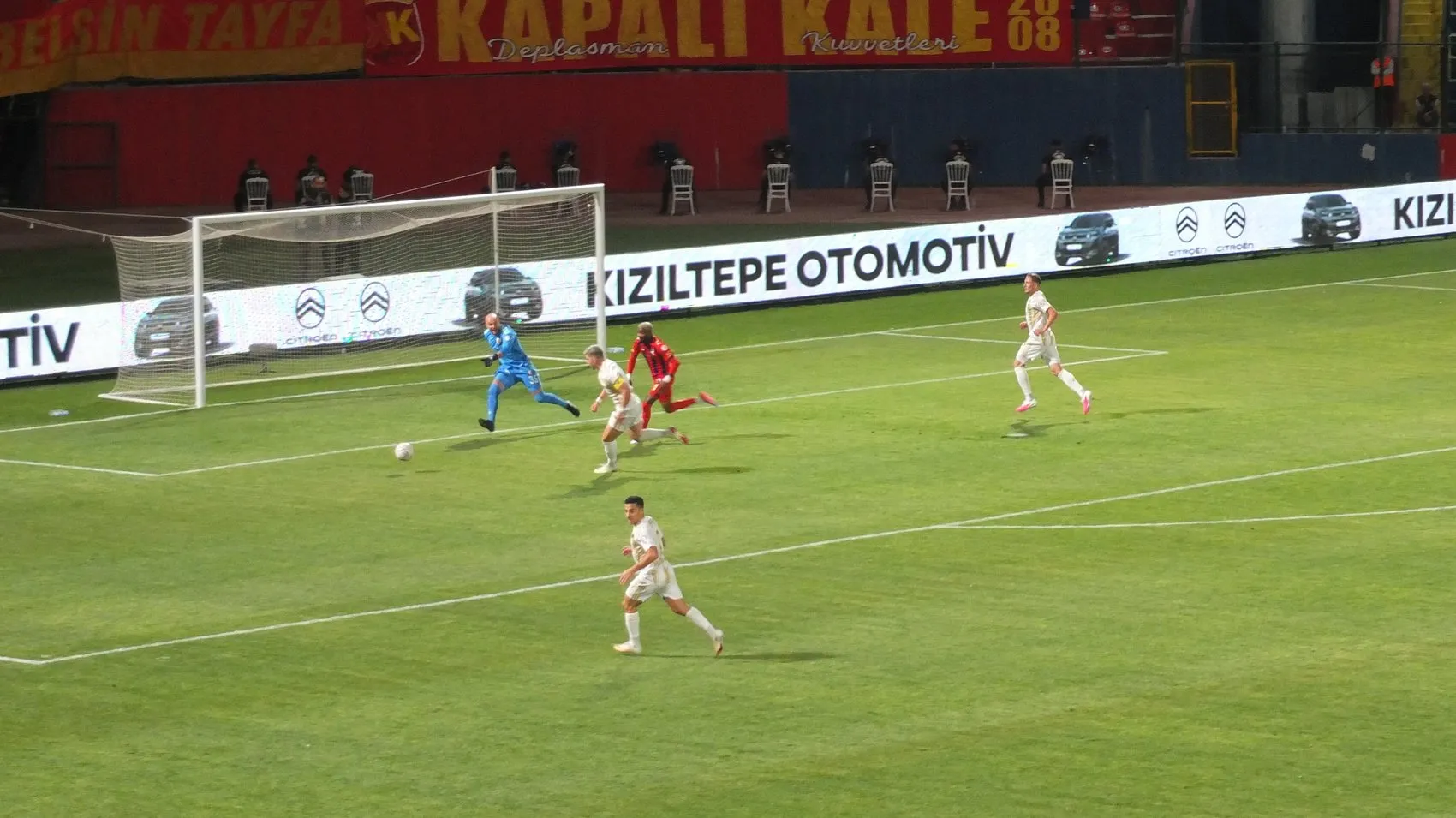 Mardin 21 Kasım Stadyumu'nda hüzünlü gece: Kayserispor tek golle güldü