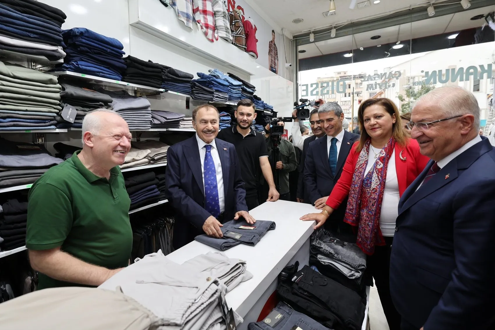 Bakan Güler'den Afyonkarahisar'da esnaf mesaisi: Bin yıllık kardeşlik vurgusu