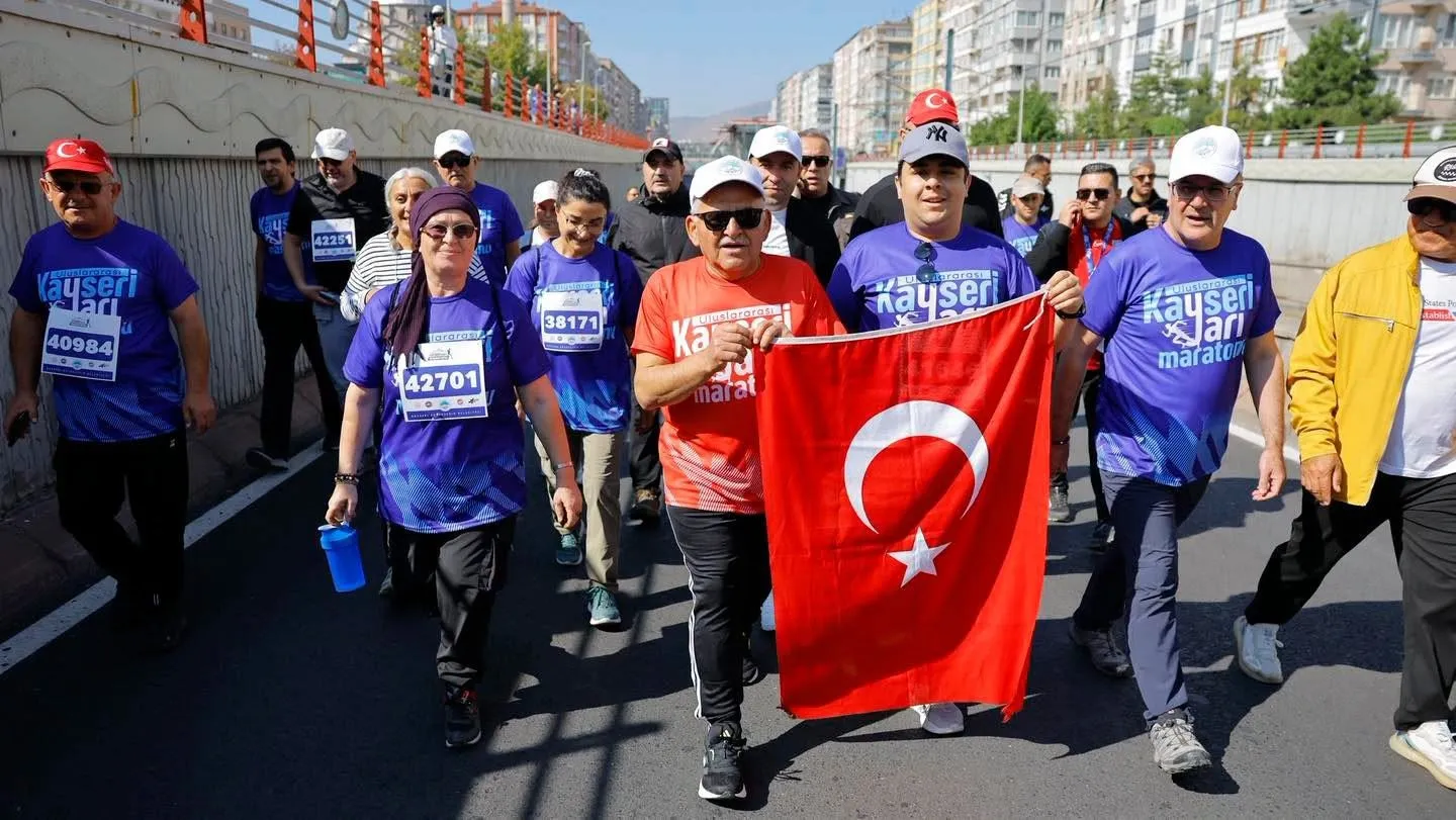 Kayseri'de 10 bin kişilik dev buluşma: Şehir maraton coşkusuyla dünya sahnesine çıktı