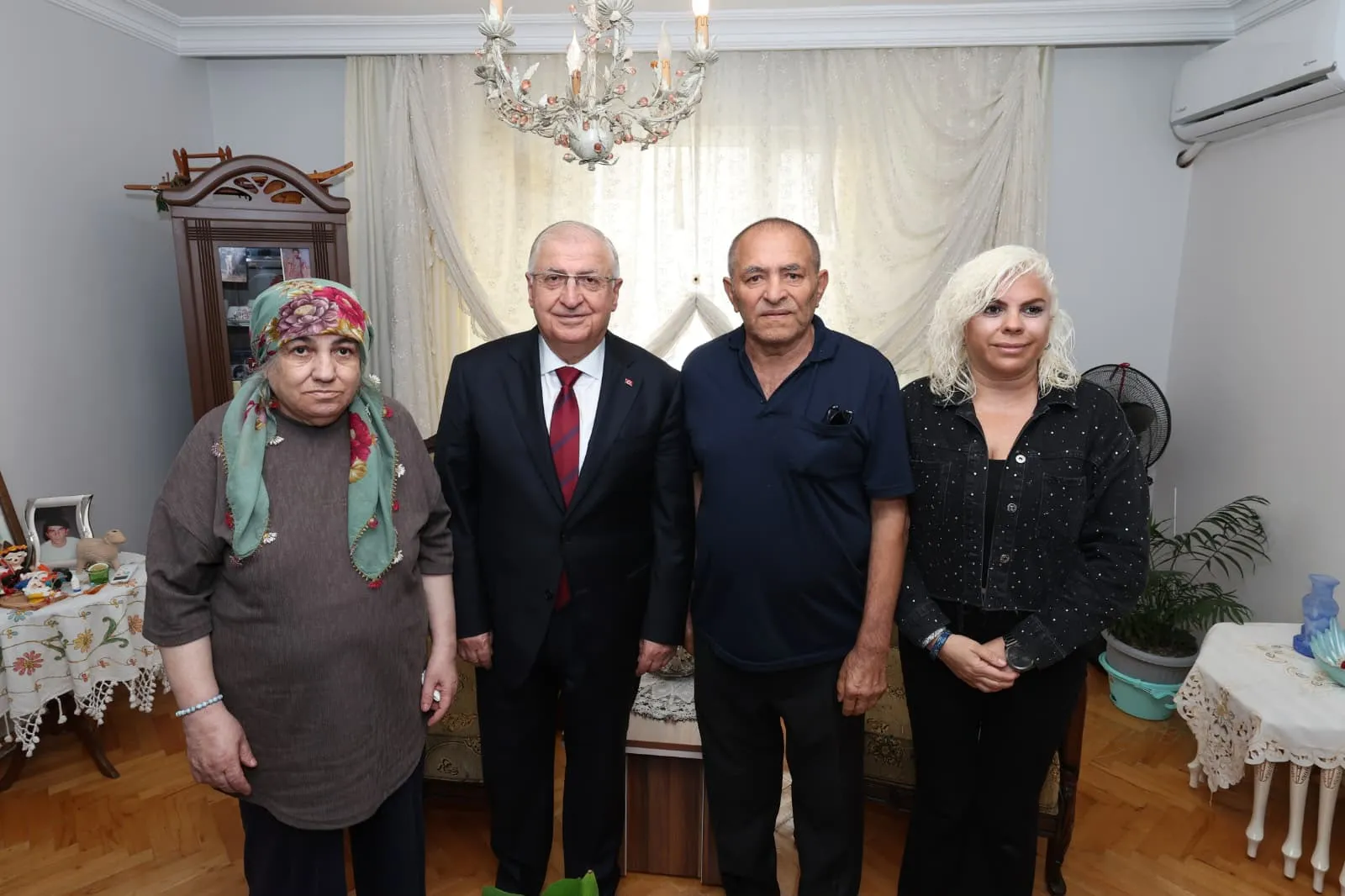 Bakan Güler'den Maltepe'de vefalı ziyaret: Şehit ailesiyle bir araya geldi