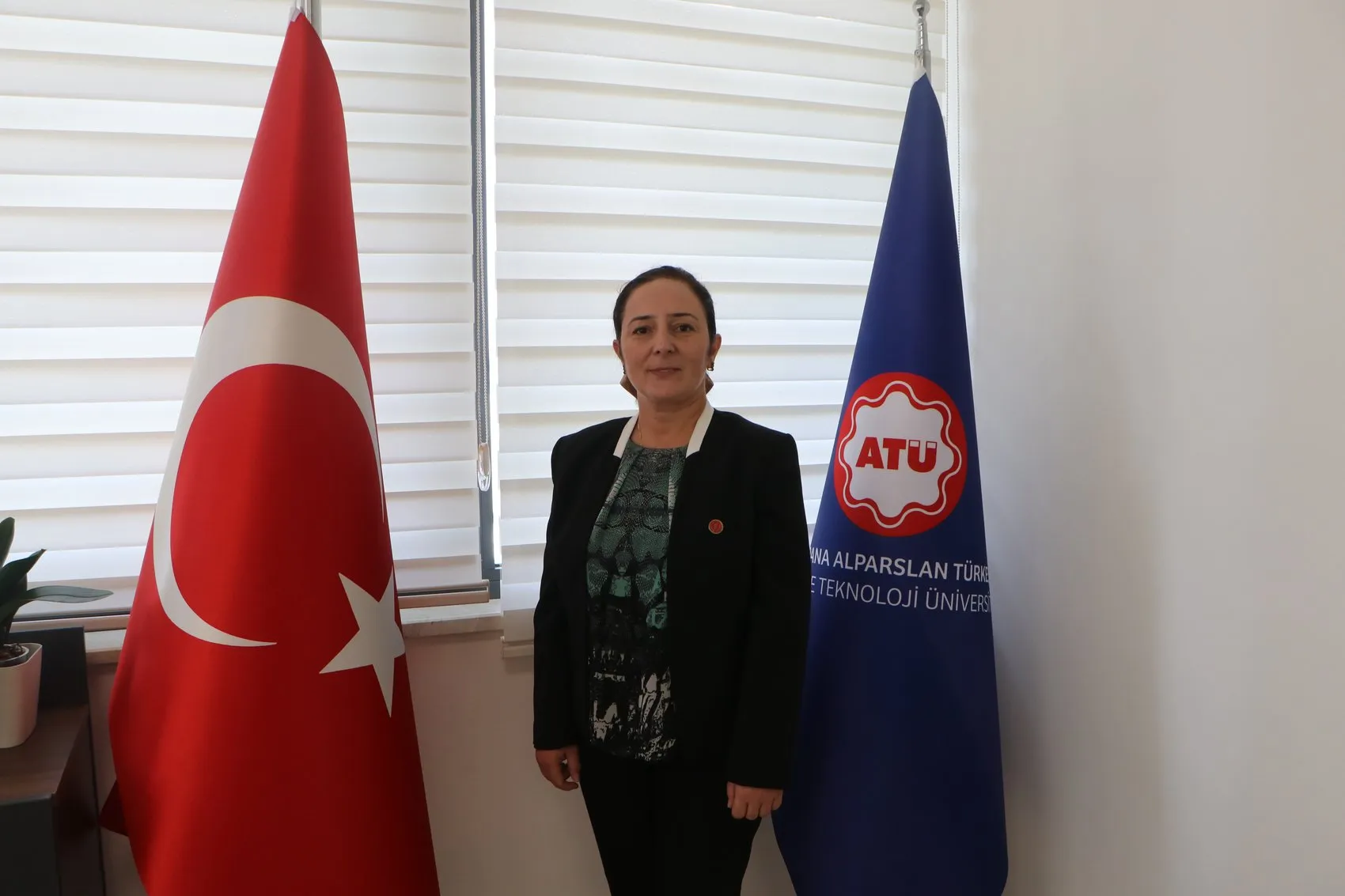 Adana'da Umut Veren Girişim: Maskenizi Takın, Kimliğinizi Gizleyin ve Hayatınızı Geri Kazanın