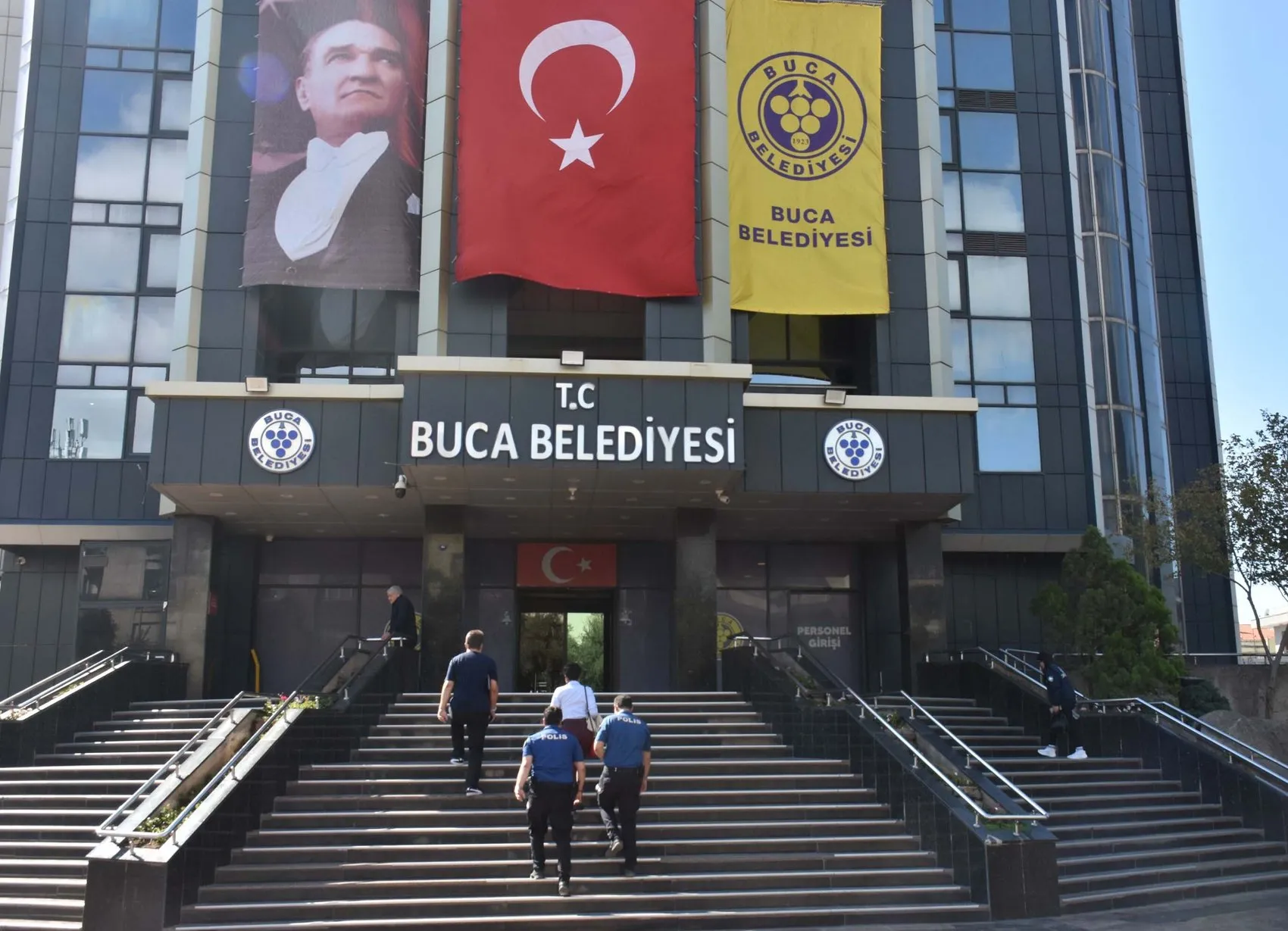 Buca Belediyesi'nde şok baskın: 150 milyon liralık borç için haciz kararı