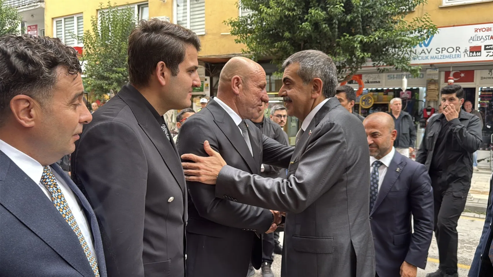Bakan Tekin'den Yalova'da kritik okul kararı: 8 bina yıkılıp yeniden yapılacak