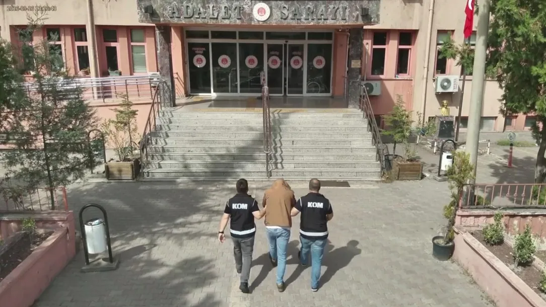 Karabük'te kalpazanlık operasyonu: Evinden servet değerinde sahte dolar çıktı