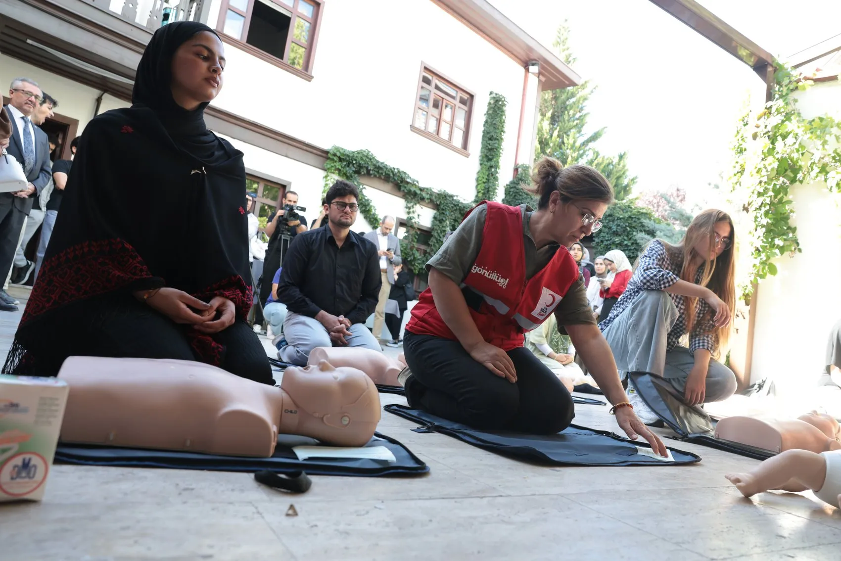 Çamurdan evlerde başlayan bir umut hikayesi: 17 yıl sonra gelen vefa borcu