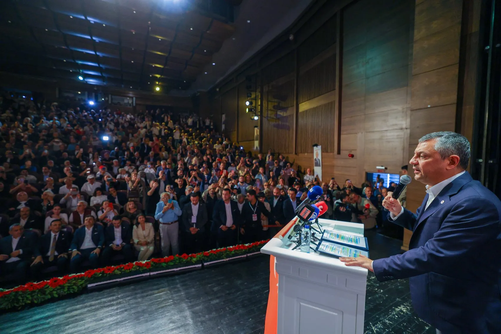 Özgür Özel'den Küçükçekmece'de İktidar Mesajı: Yeni Bir Başlangıç Şart