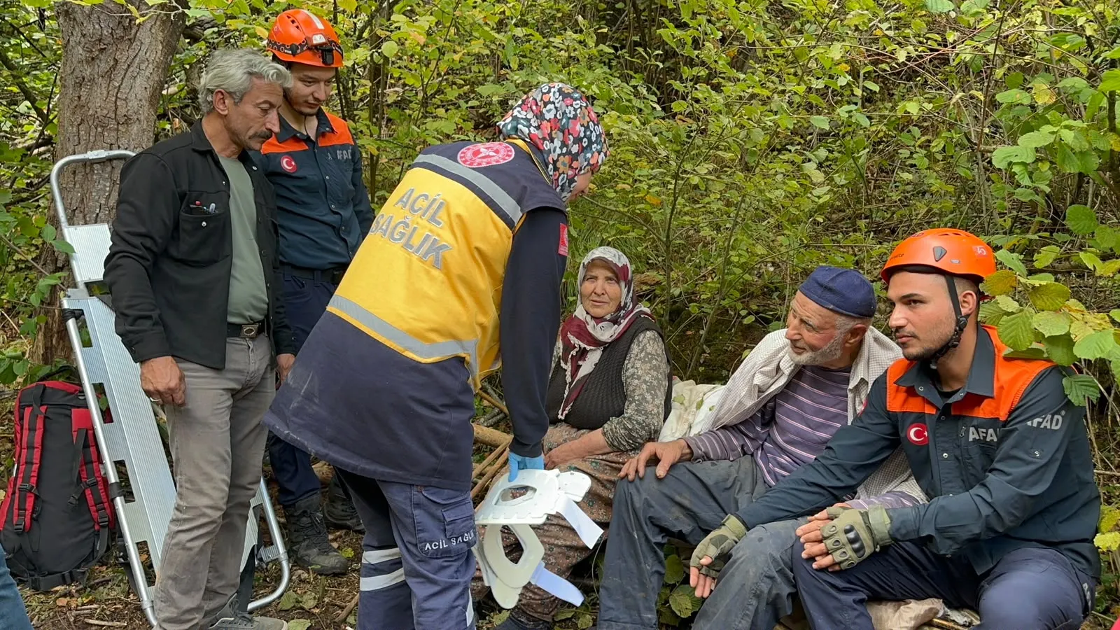 Ormanda iki günlük yaşam mücadelesi: Yaşlı çiftin traktör kazası korkuttu
