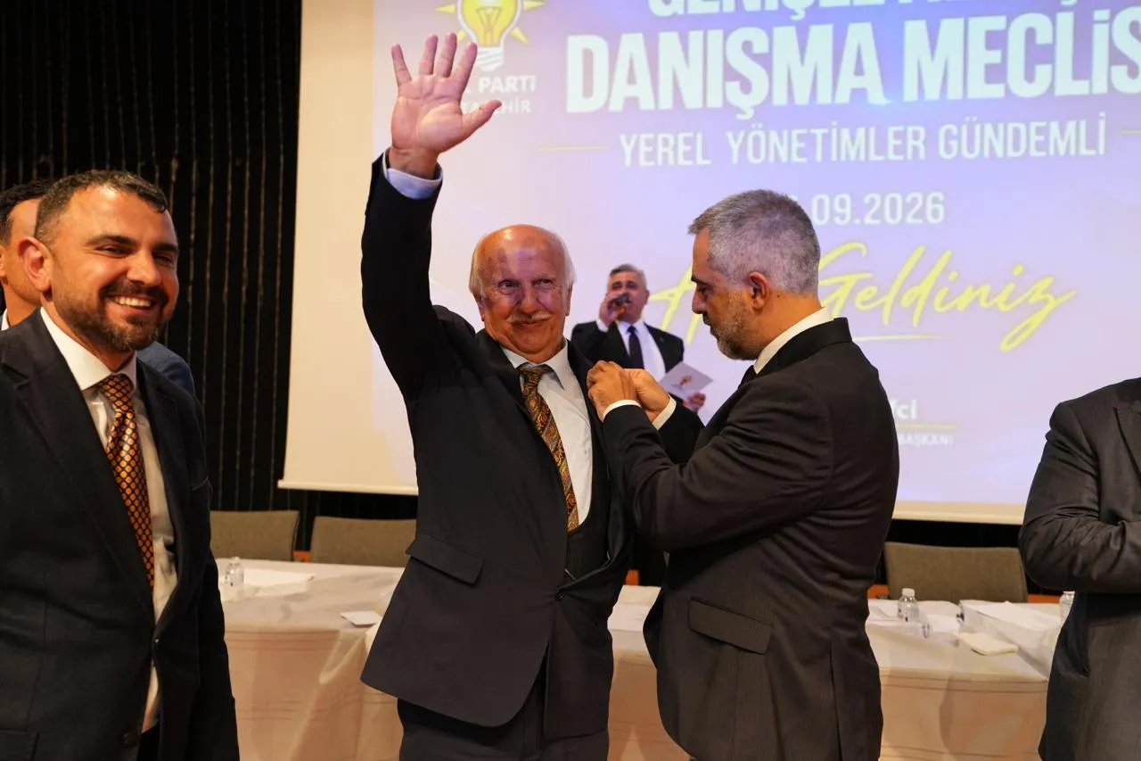 Ataşehir Belediye Meclisi'nde dengeler değişti: Altı isim CHP'den AK Parti'ye geçti
