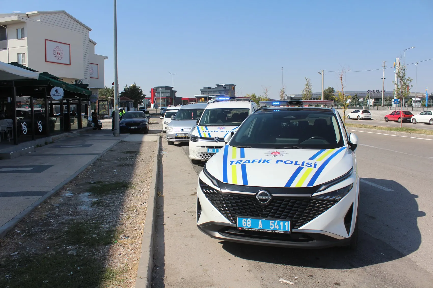 Durakta dehşet anları: Yolcu tartışması silahlı kavgaya dönüştü, şoför yaşam savaşı veriyor