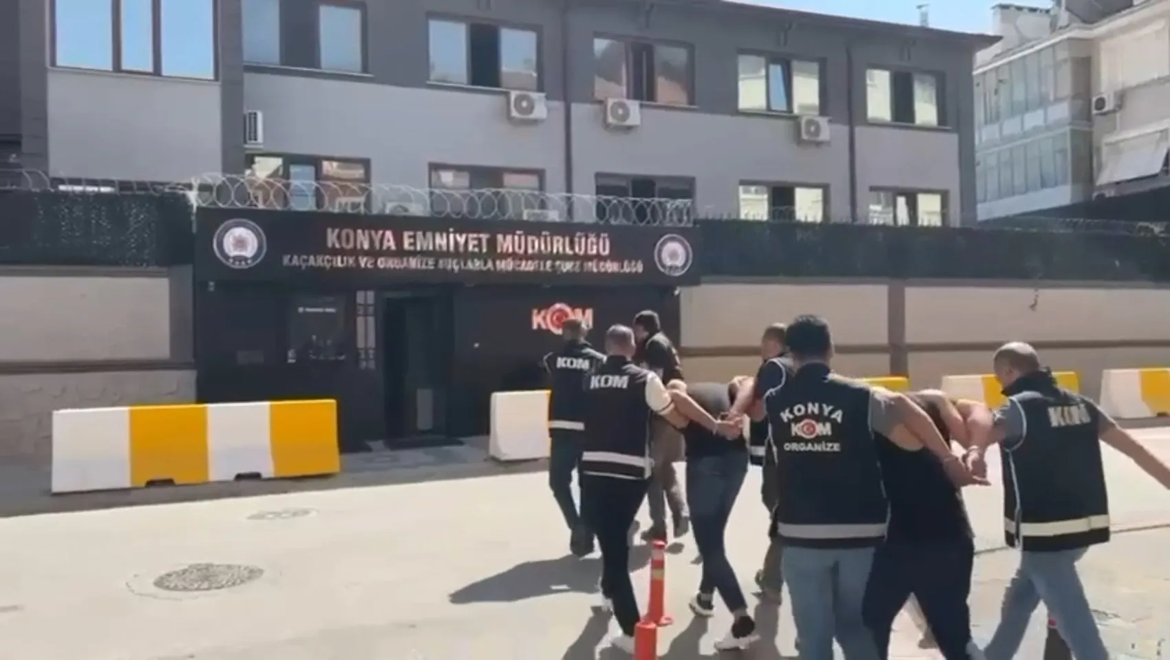 Konya'da suç ağlarına büyük darbe: Evlerden cephanelik çıktı