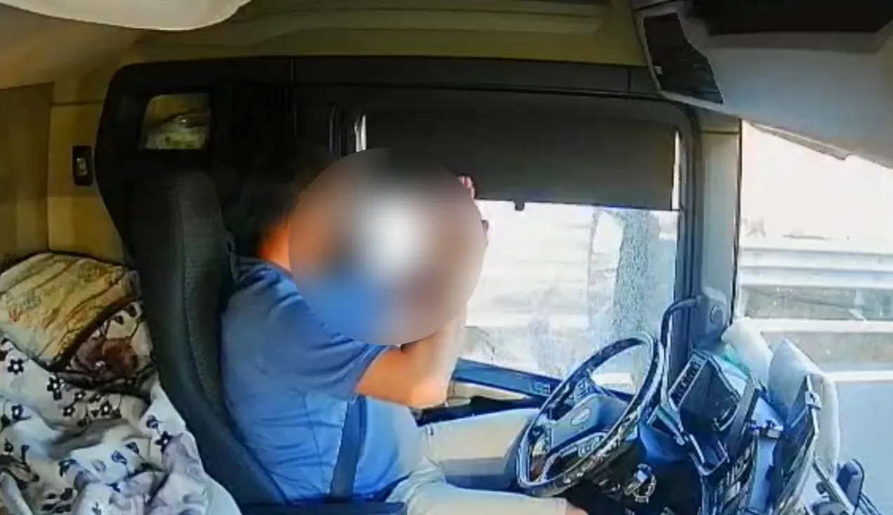 İtalya otoyolunda 6 milyon avroluk kakao vurgunu girişimi: Silahlı çete dorsenin kilidini aşamadı