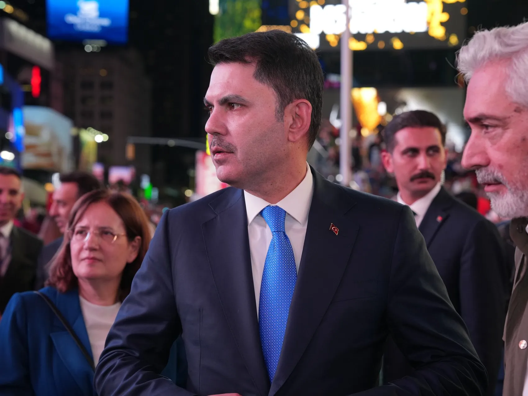 New York'un Kalbinde Geleneksel Dokunuş: Times Meydanı'nda COP31 Rüzgarı