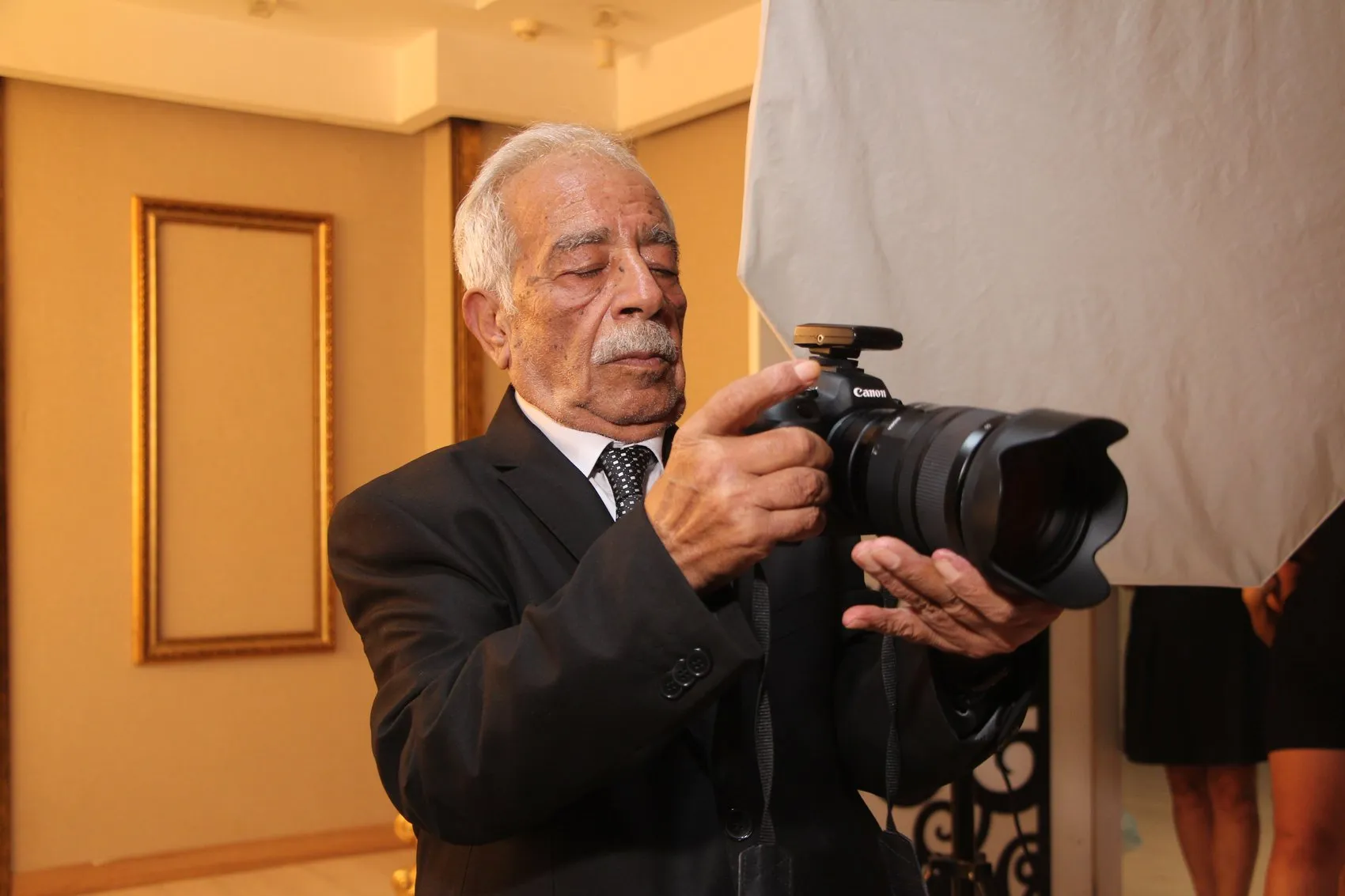 Adana'nın 63 yıllık fotoğrafçısı Nasır Ökelga: Ahilik unvanı en büyük gururum