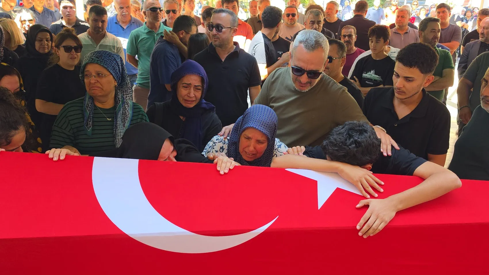 Tribünde başlayan büyük heyecan acı bir veda ile noktalandı: Gazi taraftar son yolculuğuna uğurlandı